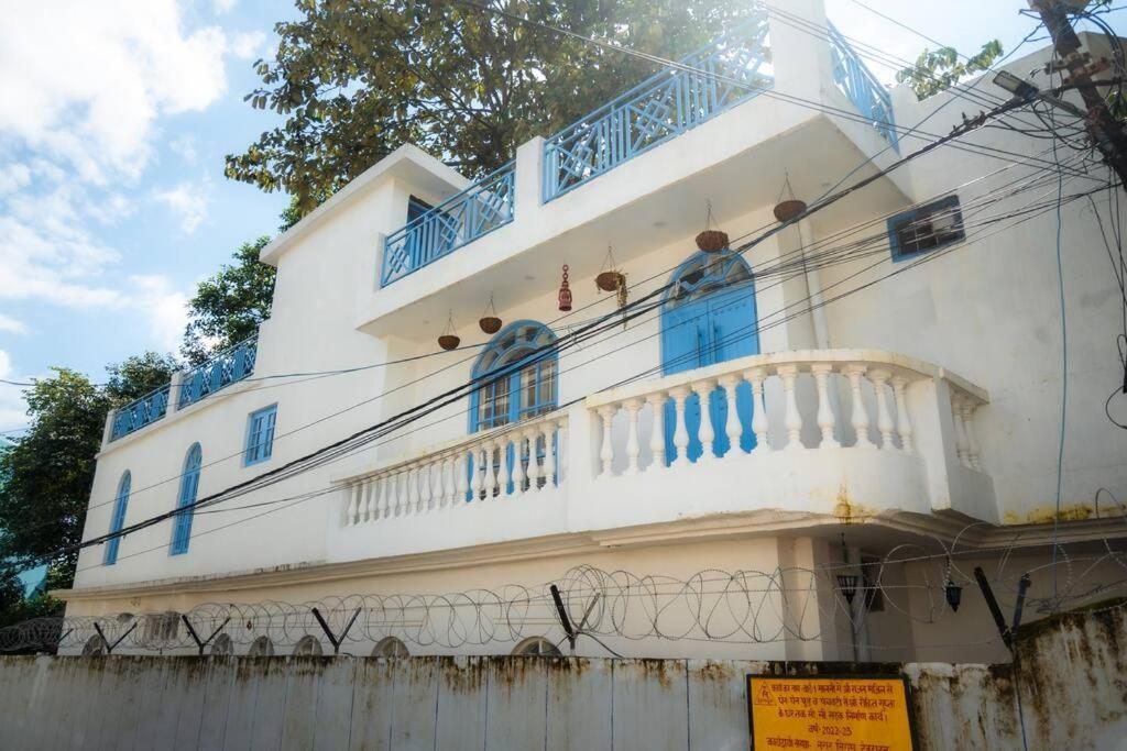 Blue Door Villa By Homeyhuts Rājpur Kültér fotó